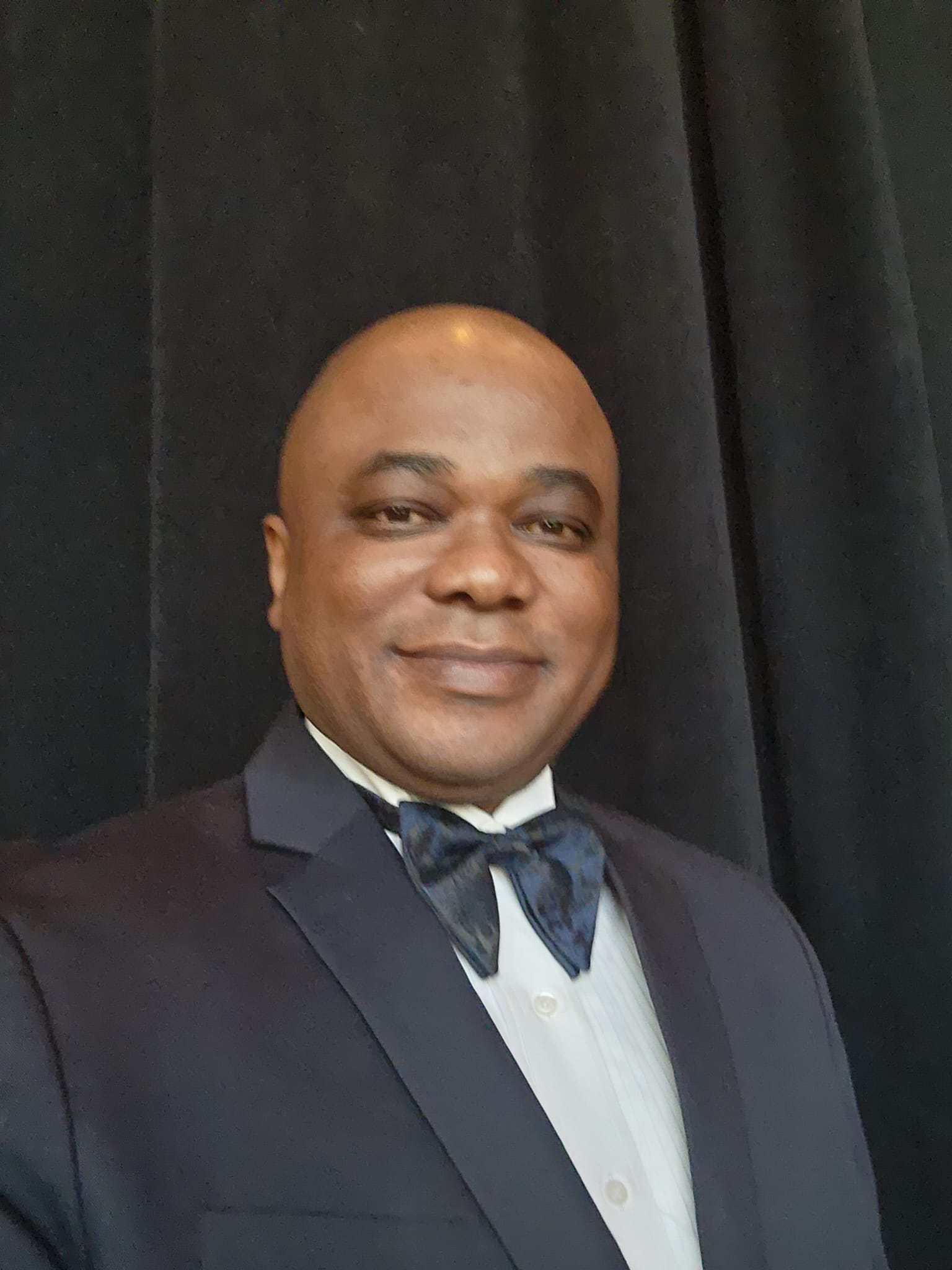 Fierté nationale au sein du réseau social professionnel américain LinkedIn à Californie Le Togolais Félix AYIKA promu Consultant Senior des Politiques Légales